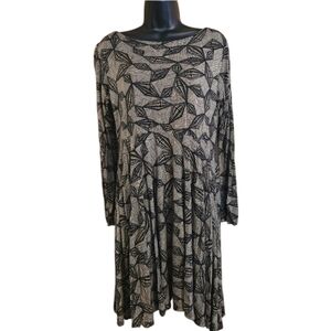 The Pyramid Collection Black and Cream Geometric Dress Boat Neck Pockets Size M